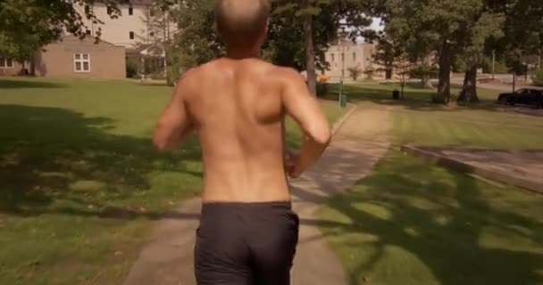 Young Shirtless Man Running Back Park Hot Sunny Day — Video Stock