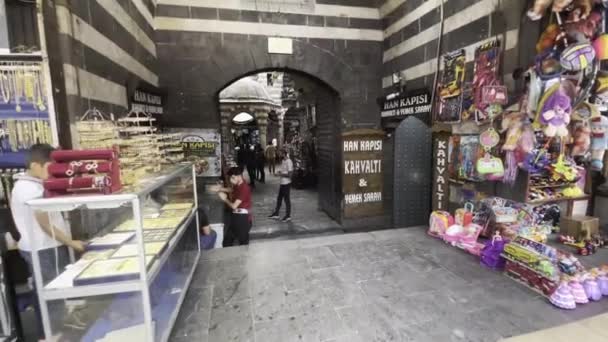 Diyarbakir Turkey Cinematic Places Street View Street Walking Entering Hasan — Vídeos de Stock