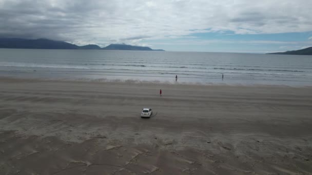 Drone View Car Parked Inch Beach Dingle Peninsula — Stockvideo