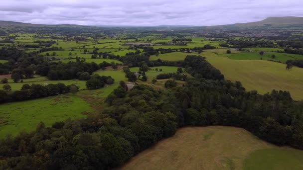 Reveal Drone Shot Rolling Countryside Landscape — Vídeos de Stock