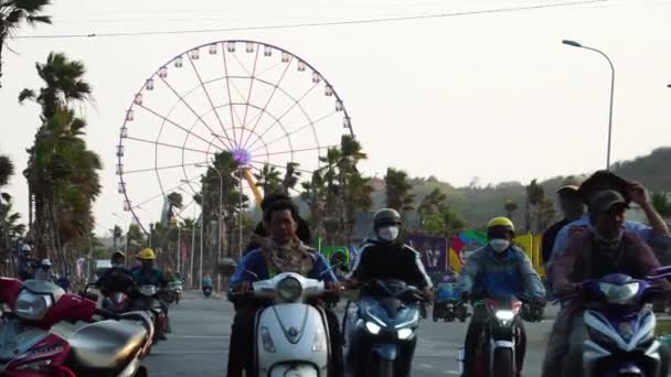 Bikers Riding Street Phan Thiet Amusement Park Background Vietnam Static — Stockvideo
