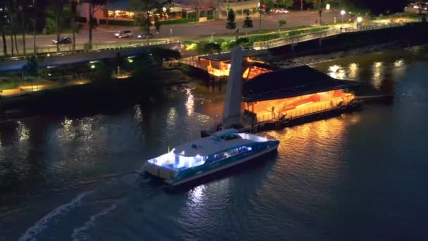 Ferry Boat Cruising Brisbane River Arriving Terminal Brisbane Qld Australia — Stock video