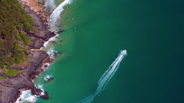 Jetskiing Jet Skier Leaving Wake Blue Sea Summer Noosa Heads — Vídeos de Stock