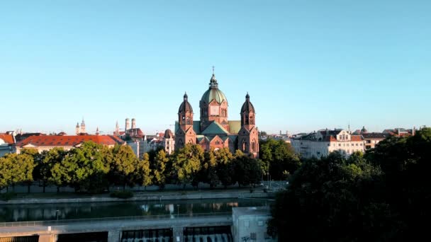 Aerial View Lukas Church Munich Drone Flies Lukas Protestant Parish — Vídeo de Stock