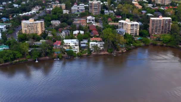 Riverbank Apartments Swimming Pool Brisbane River Qld Australia Aerial Forward — Stockvideo