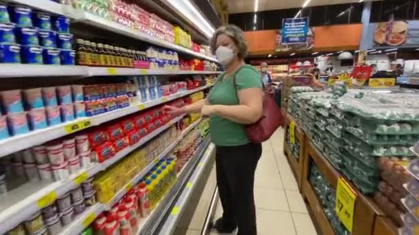 Lady Now Has All Choice Almost Empty Aisles Supermarket Epidemic — Stockvideo