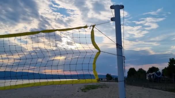 Reveal Close Shot Beach Volleyball Net Sea Cloudy Sky — Vídeo de stock