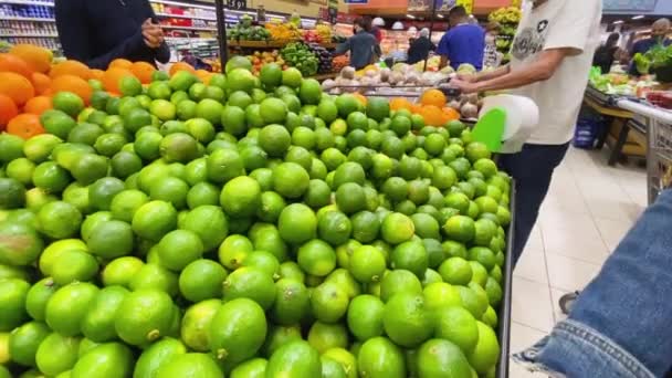 Images Abundance Fruits Vegetables Supermarket Now Has Far Fewer Buyers — Stock video