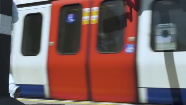 Met Line Train Arriving Platform Harrow Slowing Opening Doors May — Video Stock