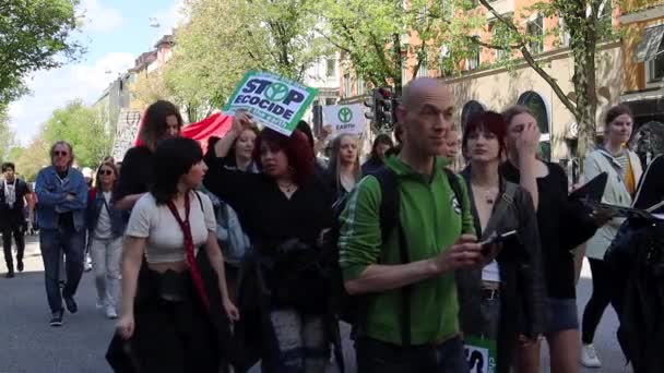 Young Women Stop Ecocide Sign March Climate Protest Sweden — Vídeo de Stock