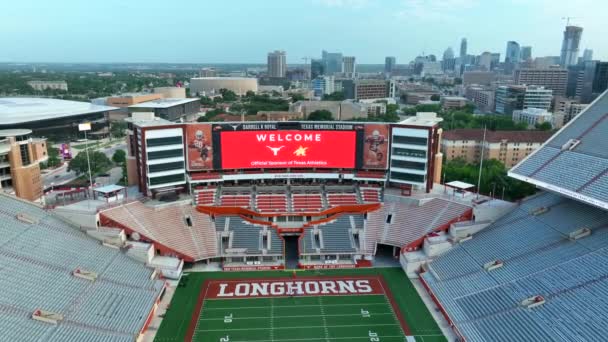 Texas Longhorns Football Stadium Austin Aerial Reveal Skyline Scoreboard Magic — Stock video