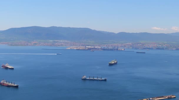 View Ships Sea Gibraltar Bay Panning Shot — Vídeo de stock