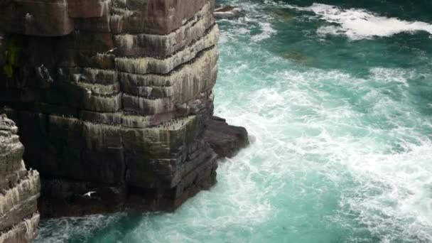 Powerful Waves Crash Violently Rocks Sea Cliff Middle Beautiful Deep — Video