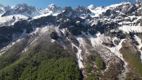 Slope Alpine Mountains Covered White Snow Spring — Vídeo de stock