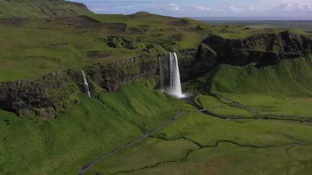 Seljalandsfoss Waterfall Aerial Drone Video — Stockvideo