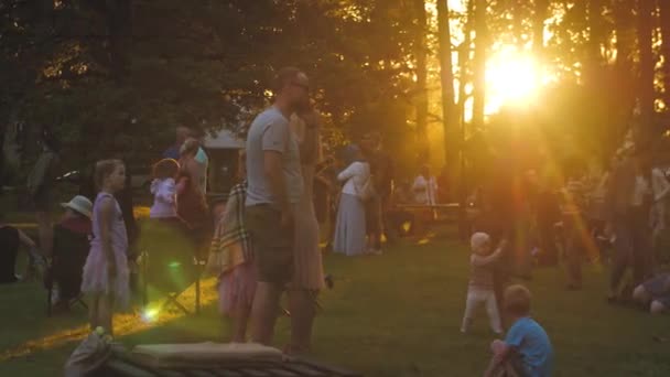 Midsummer Festival City Park People Rested Park Grass Evening Concert — Stock video