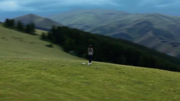 Woman Adoring Her Surroundings Beautiful Highlands Camera Does 180 Her — Stock videók