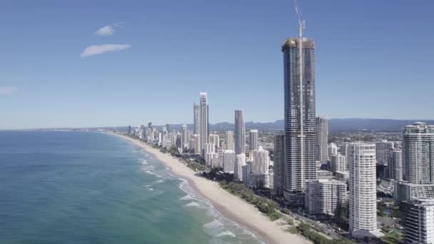 Flying Skyscrapers Surfers Paradise Beachfront Gold Coast Queensland Australia Aerial — Vídeos de Stock