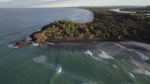 Foamy Waves Splashing Fingal Headland Nsw Australia Aerial Drone Shot — Vídeo de Stock
