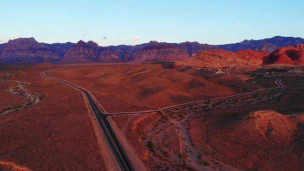 Morning Aerial Panorama Southwest Highways Approaching Red Rock Canyon Small — Αρχείο Βίντεο