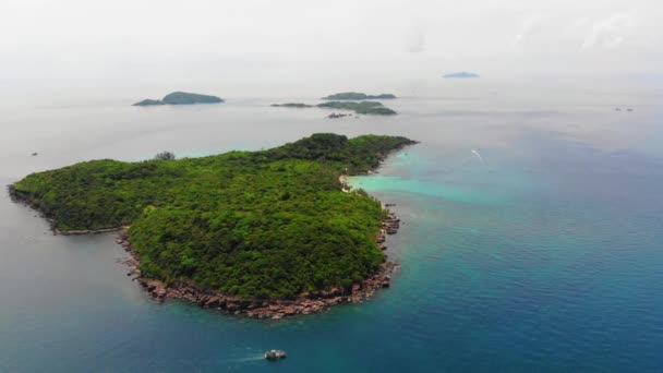 Aerial High Altitude View Beautiful Wild Green Tropical Island Phu — Stockvideo