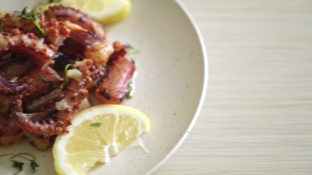 Grilled Octopus Squid Butter Lemon Sauce Thyme — Stock Video