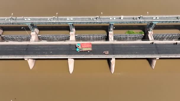 Aerial View Beautiful Bridge River Cars Lorry Seen Going Bridge — Video