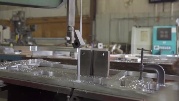 Metal Worker Operating Bandsaw Aluminium Manufacturing Workshop — Vídeo de Stock