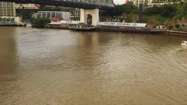 Approaching Iconic Story Bridge Brisbane River Brown Recent Floods Olympic — Stockvideo