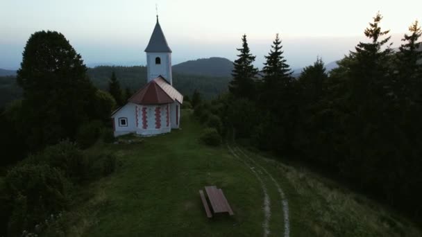 Aerial Video Beautiful Lonely Church Slovenian Landscape Filmed Stunning Sunset — Video Stock