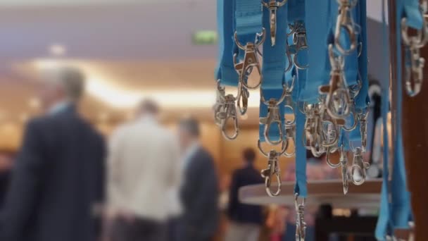 Lanyards Estão Disponíveis Para Participantes Conferências Negócios Imagem Close — Vídeo de Stock