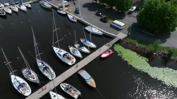 Flygfoto Över Båtar Och Yachter Uppifrån Piren Prnu Yacht Club — Stockvideo