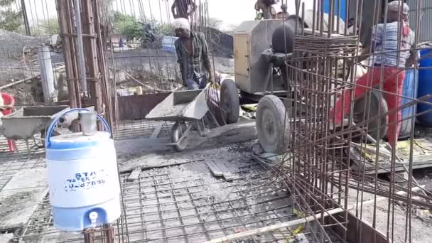 Construction Workers Use Concrete Trolly Lay Concrete Steel Reinforced Concrete — 图库视频影像