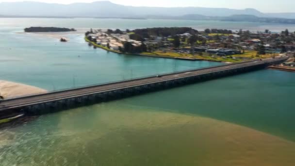 Aerial Hyperlapse Επιτάχυνση Γρήγορη Κίνηση Αυτοκίνητα Για Windang Road Bridge — Αρχείο Βίντεο