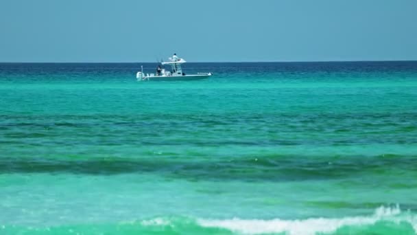 Boat Floating Crystal Clear Ocean Water — Stockvideo