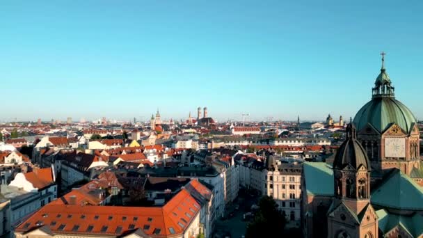 Panorama Aerial View Munich Downtown Sunrise Drone Flies Residential Area — Stockvideo