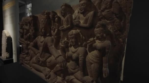 Grande Murti Ancienne Statue Dieu Pierre Sculptée Noir Dieu Indien — Video