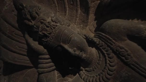Индийская Историческая Статуя Резной Черный Камень Бог Musiam Chtrpati Shivaji — стоковое видео