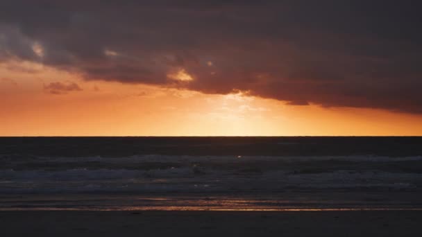 Dark Burning Sky Sunset Slow Motion Pan Right — Stock video