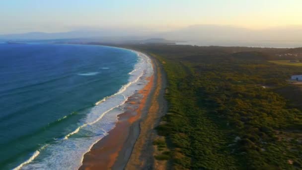 Fast Moving Aerial View Scenic Wild Natural Beach Port Kembla — Vídeo de Stock