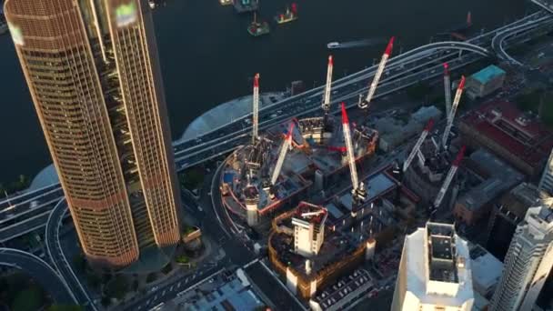 Aerial View Queen Wharf Construction Site High Cranes Fast Moving — ストック動画