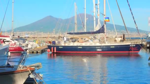 Boats Moored Harbour Bay Naples Italy Mount Vesuvius Background Sunny — Wideo stockowe