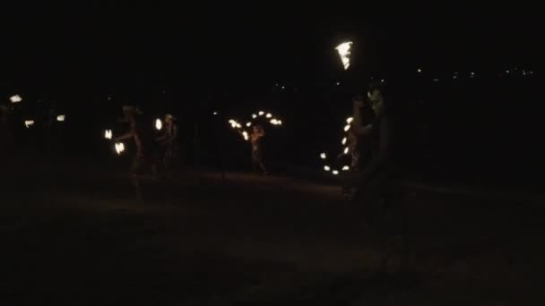 Crew Thai Fire Dancers Performing Beach Breathing Large Flames Performers — Vídeos de Stock