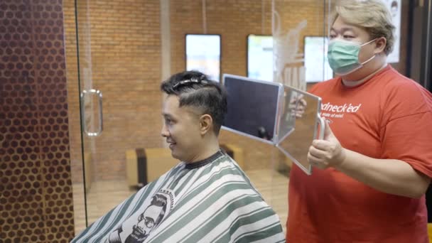Commercial Video Male Barber Holding Mirror Showing Result His Work — Vídeos de Stock