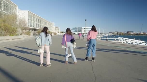Three Girls Roller Skate Harbor Sunlight Slomo — Video Stock