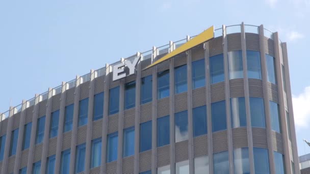 Close Ernst Young Logo Top Building Blue Sky — Video