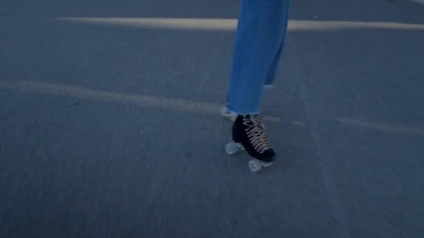 Close View Legs Girl Doing Tricks Roller Skates Street — Stok Video