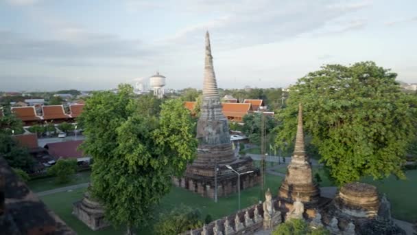 Panoramic Shot Top Revealing Numerous Ancient Pagoda Buildings Wat Yai — Stock video