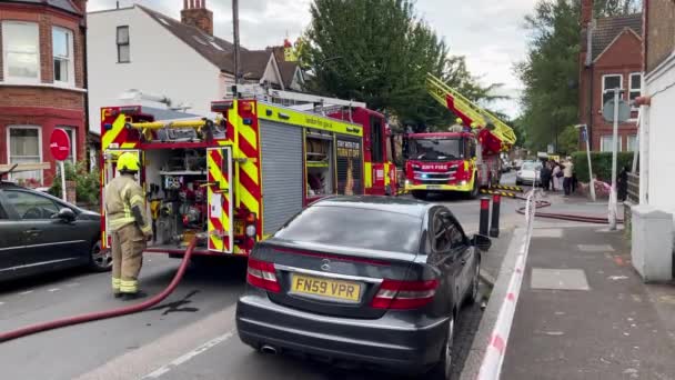 London Fire Brigade Pump Firetruck Turntable Aerial Ladder Firetruck Cordon — Stock videók