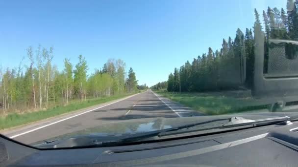 Pov Tout Conduisant Sur Une Étroite Route Comté Passé Terrain — Video